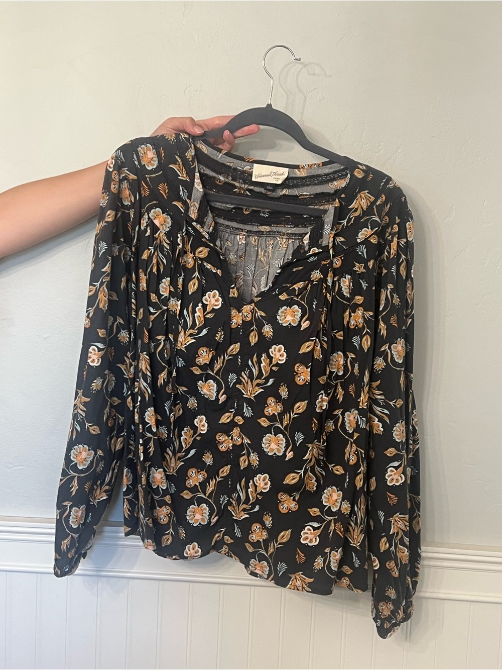 Universal Thread b Black Floral Peasant Blouse